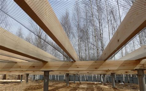 Установка направляющих и сеток для защиты от грызунов при использовании монтажной пены