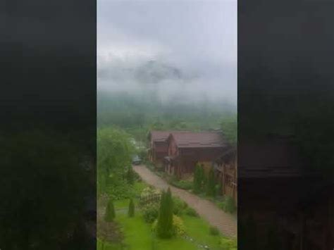 Чарующая красота озерного тумана
