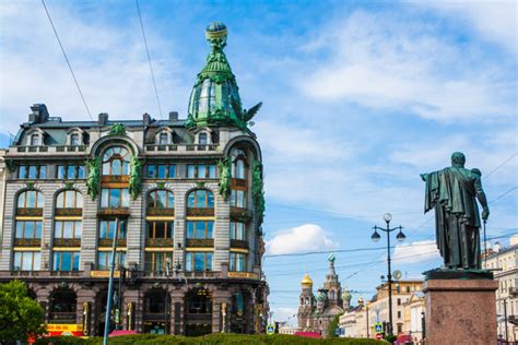 Что открывается моему взору вдоль Невского проспекта