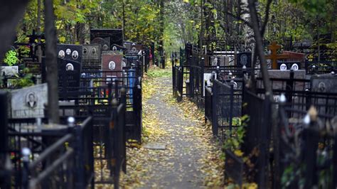 Эмоциональные аспекты посещения кладбища после родов